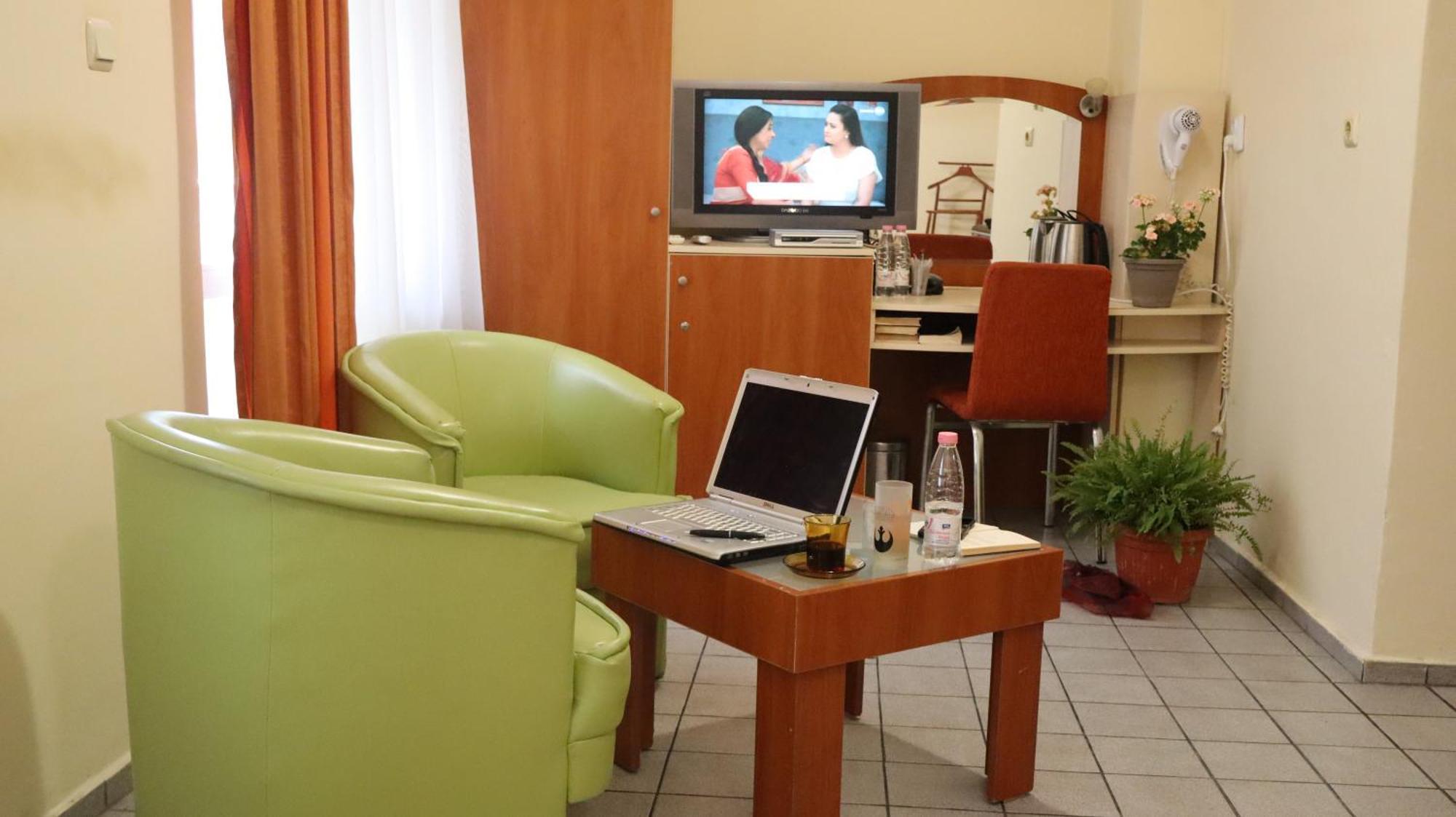 Hotel Palitra فارنا المظهر الخارجي الصورة