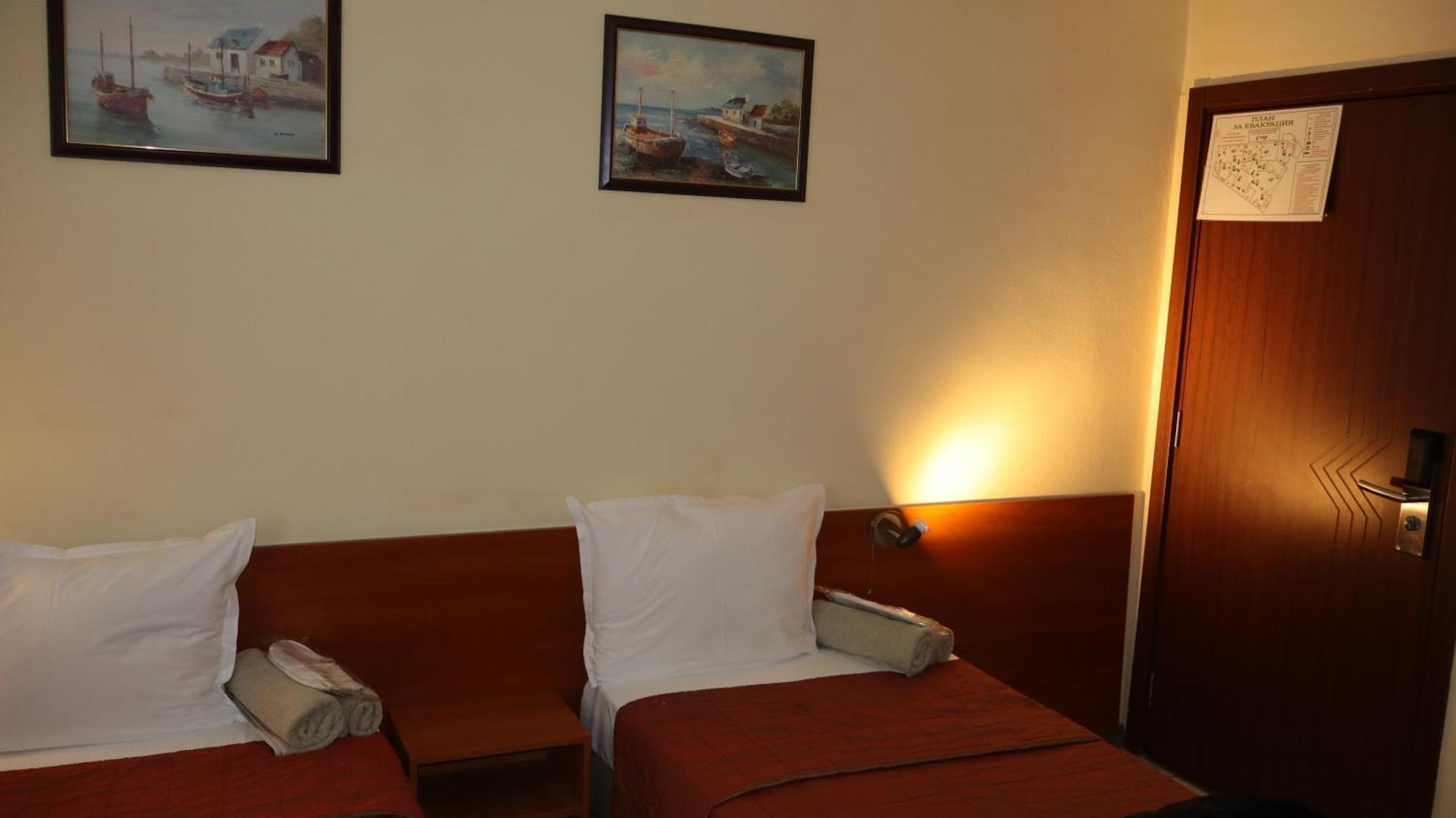 Hotel Palitra فارنا المظهر الخارجي الصورة