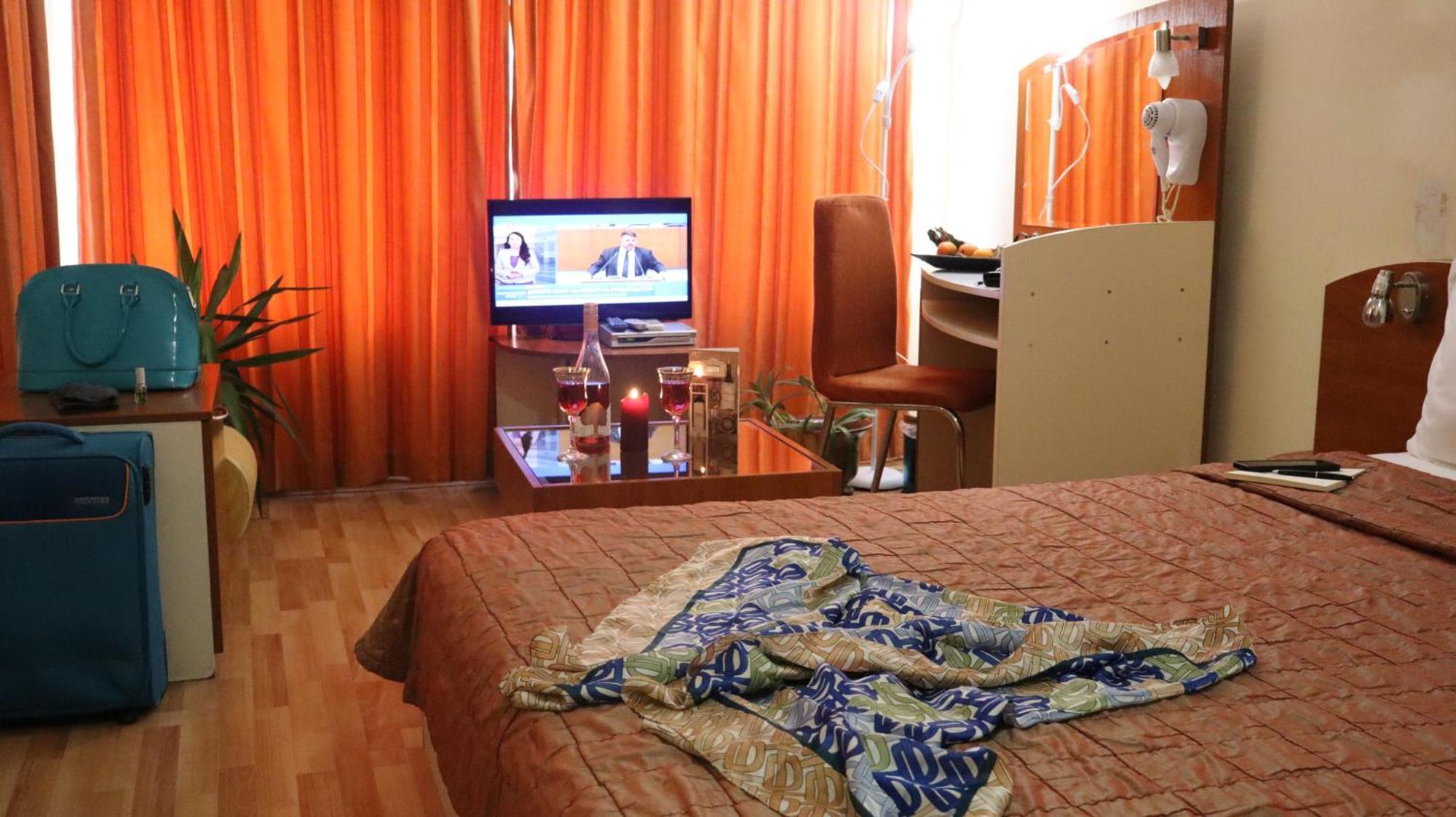 Hotel Palitra فارنا المظهر الخارجي الصورة