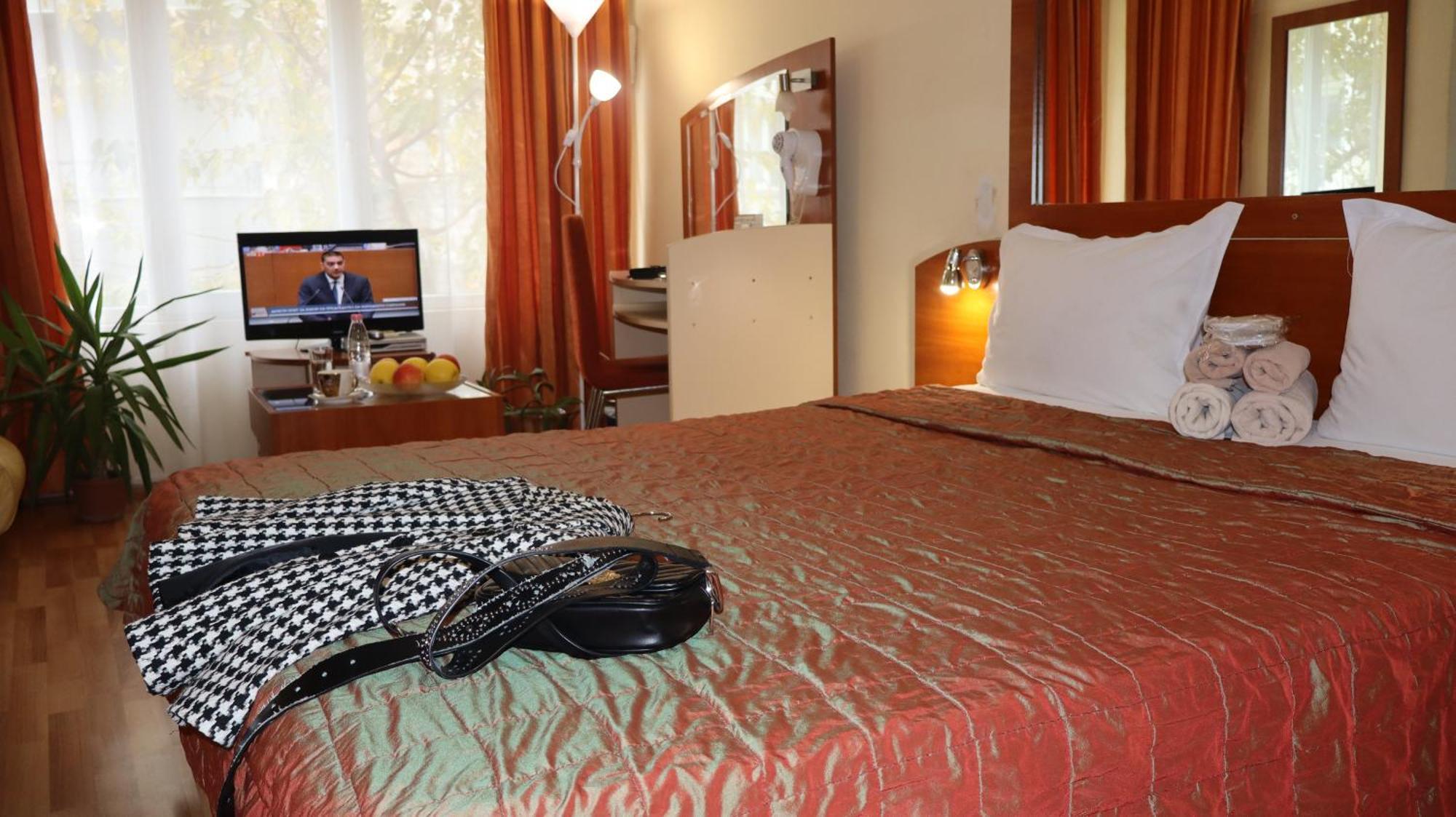 Hotel Palitra فارنا المظهر الخارجي الصورة