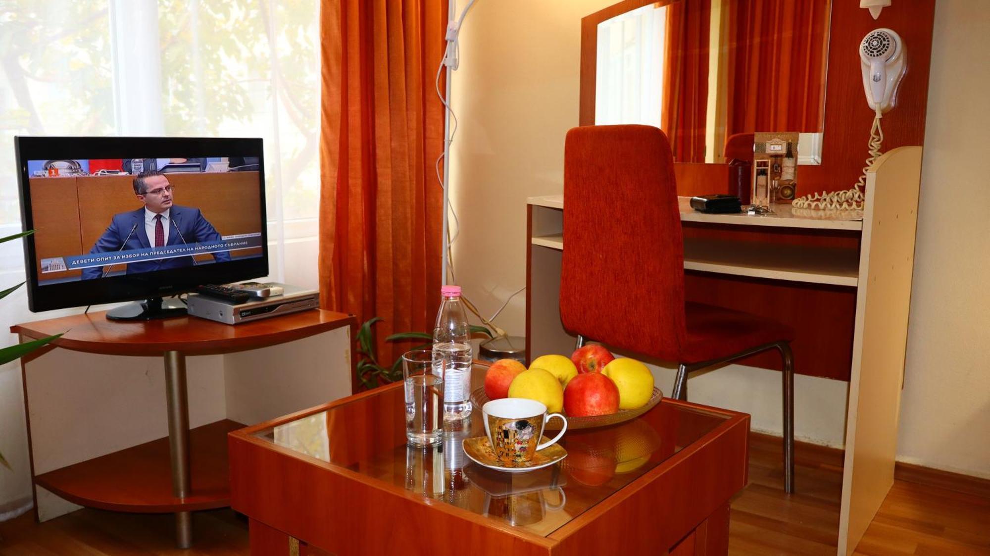 Hotel Palitra فارنا المظهر الخارجي الصورة