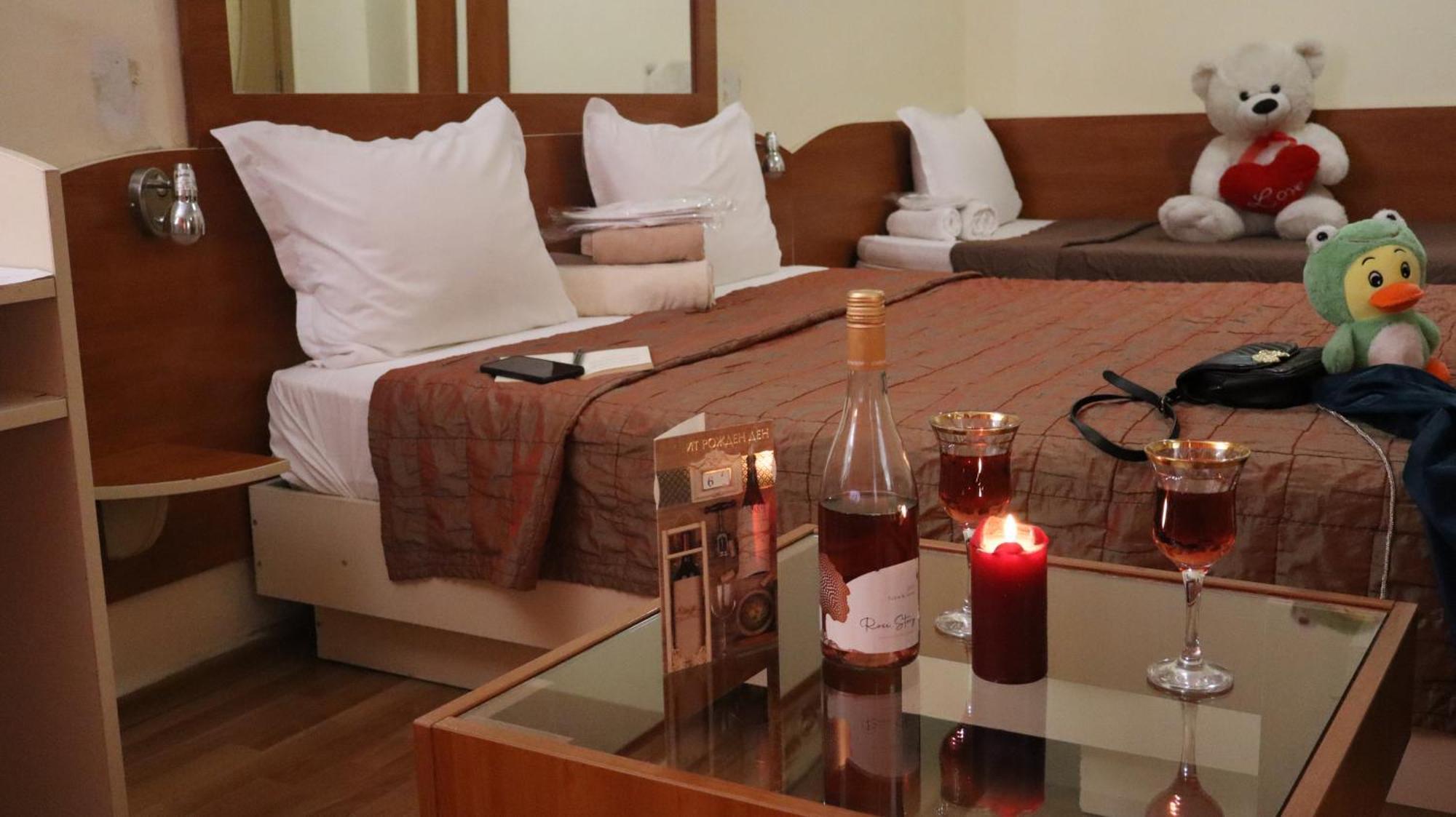 Hotel Palitra فارنا المظهر الخارجي الصورة