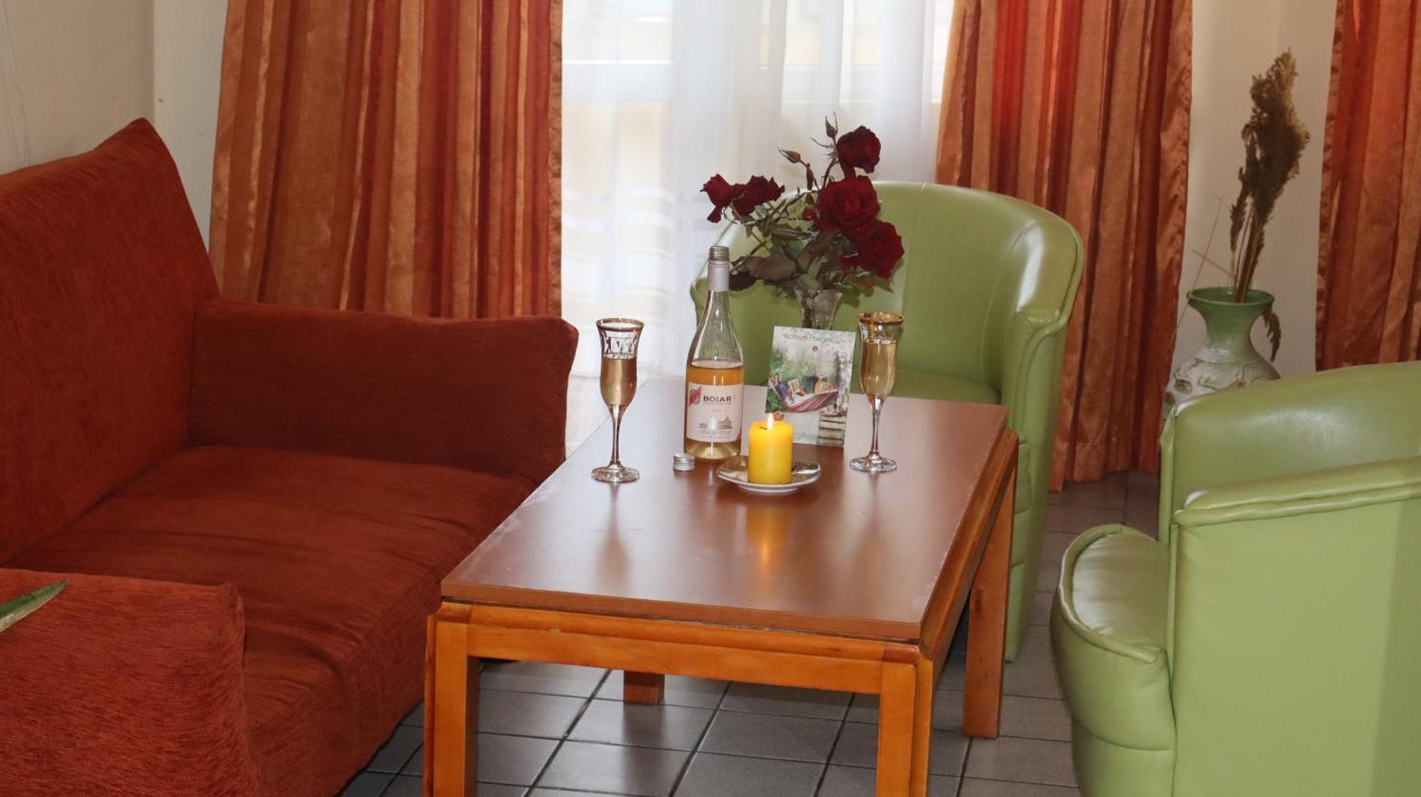 Hotel Palitra فارنا المظهر الخارجي الصورة