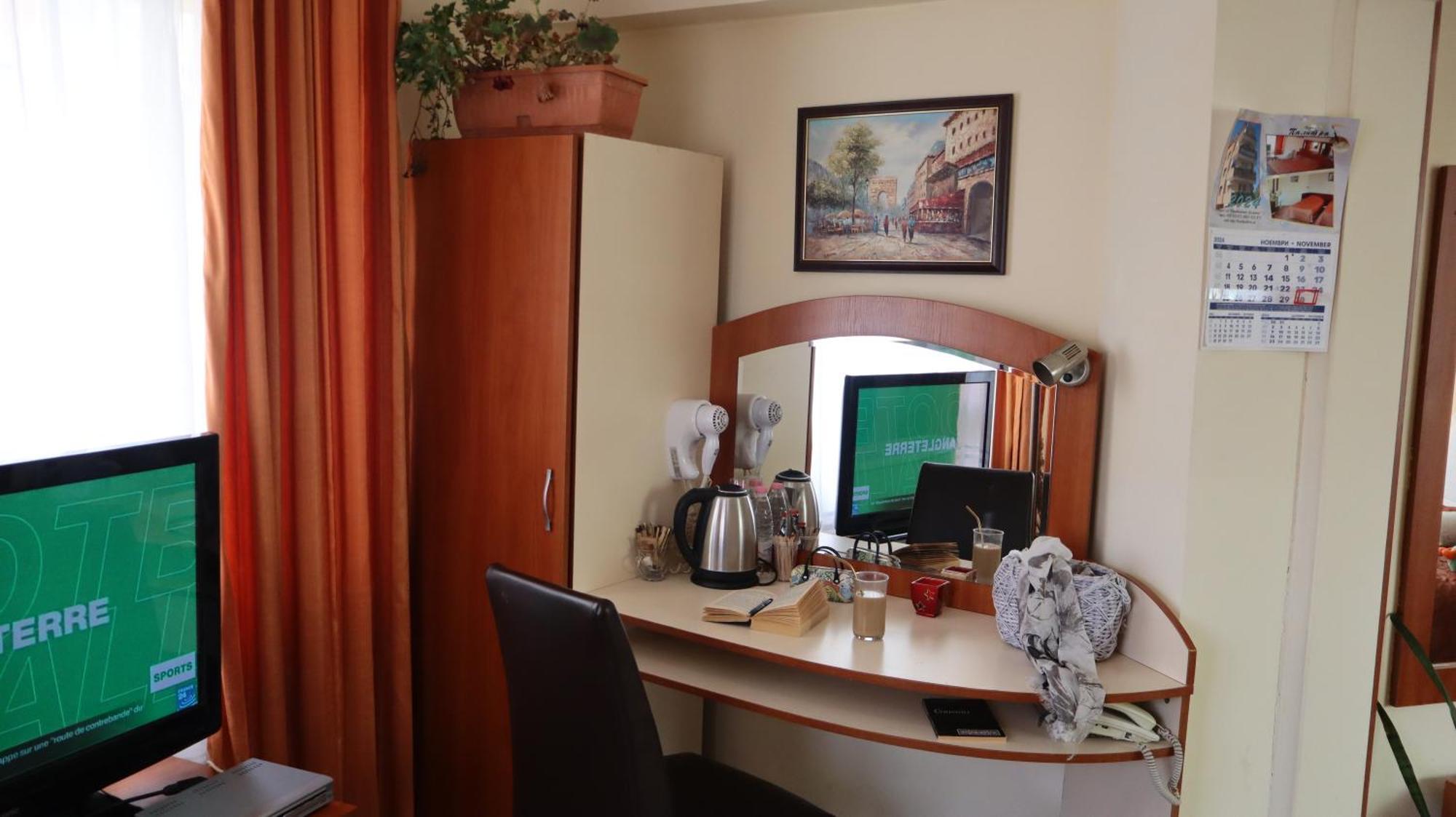 Hotel Palitra فارنا المظهر الخارجي الصورة