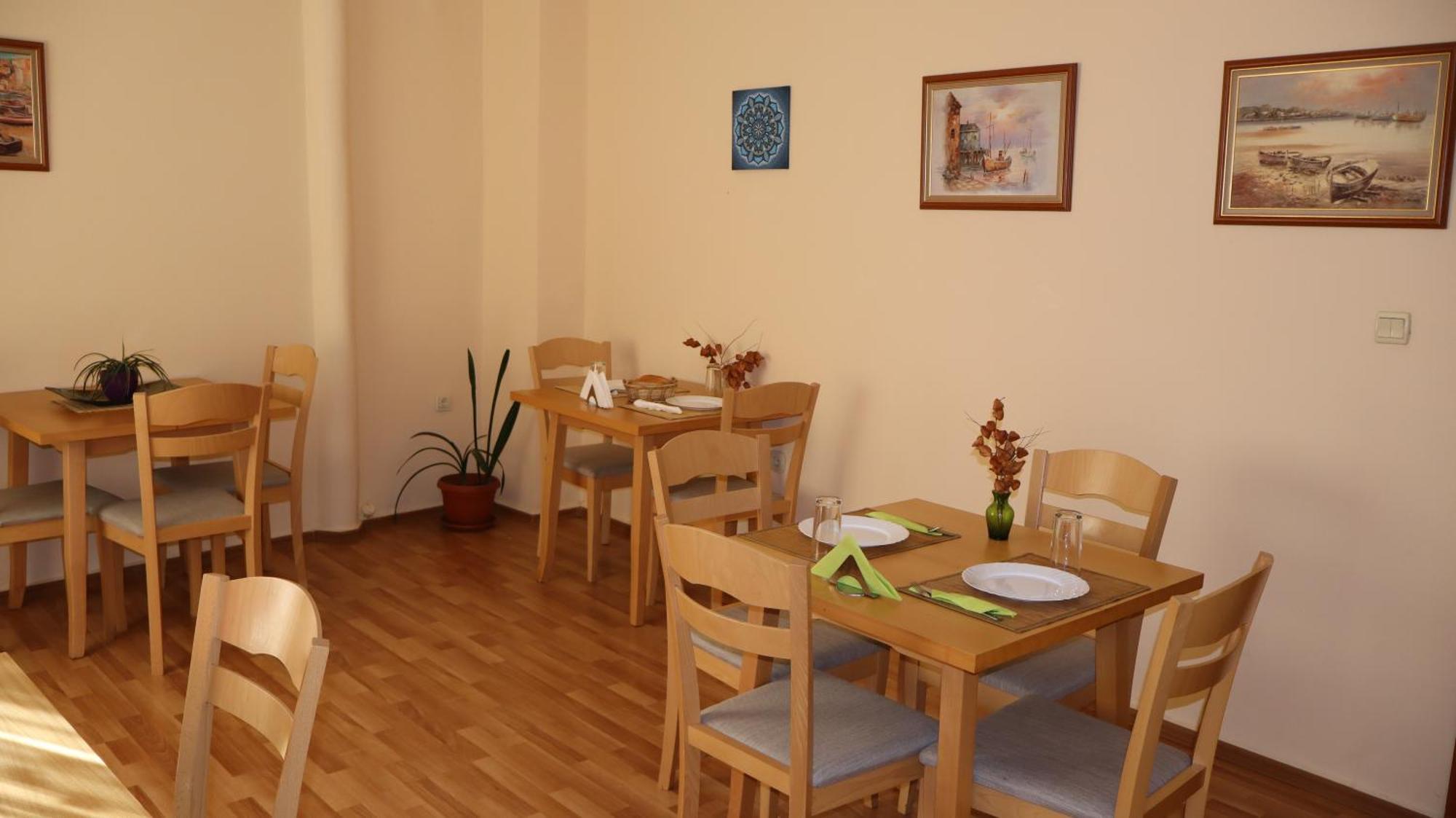 Hotel Palitra فارنا المظهر الخارجي الصورة